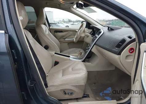 2010 Volvo Xc60 T6/T6 R-Design z USA, uszkodzony, nr VIN YV4992DZ6A2125749